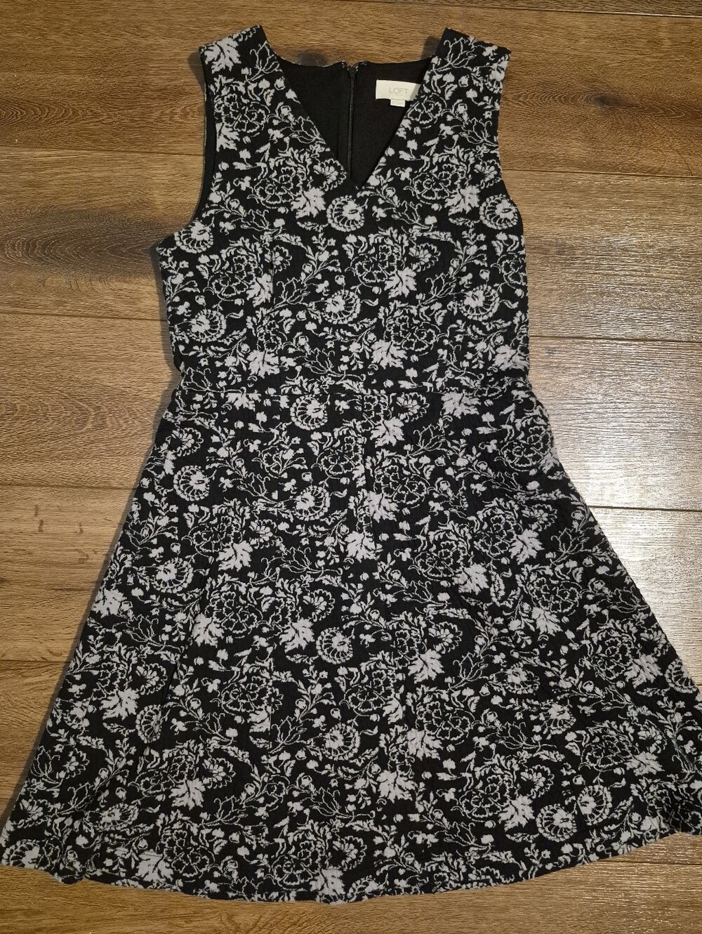 Loft Outlet Black/White Sleeveless Floral A-Line Fit & Flare Sz 6 Dress